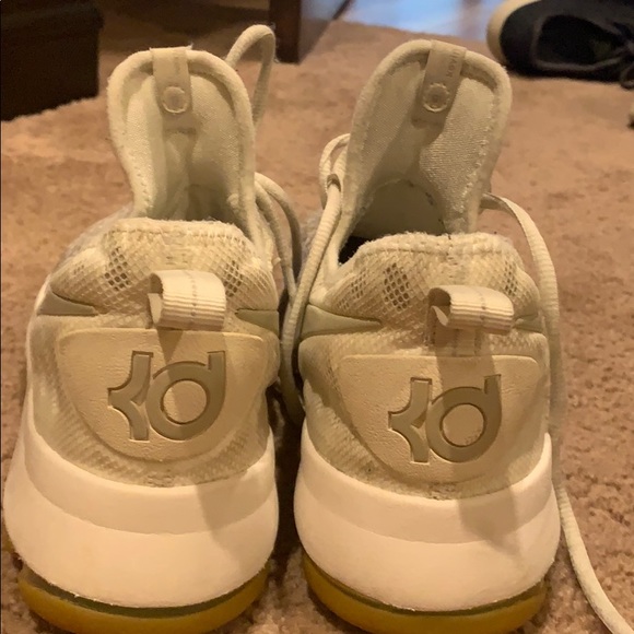 KD “pale” color way basketball/casual sneakers - Picture 3 of 6